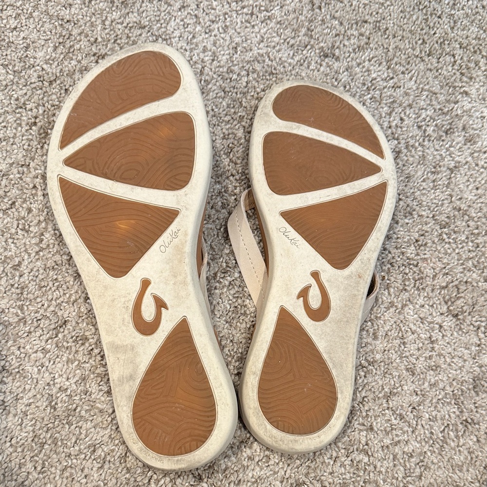 Olukai Women's Tan Flip Flops - Picture 3 of 3